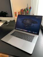 MacBook Pro 15 "2018 (i9 / 32 GB / 500 GB)